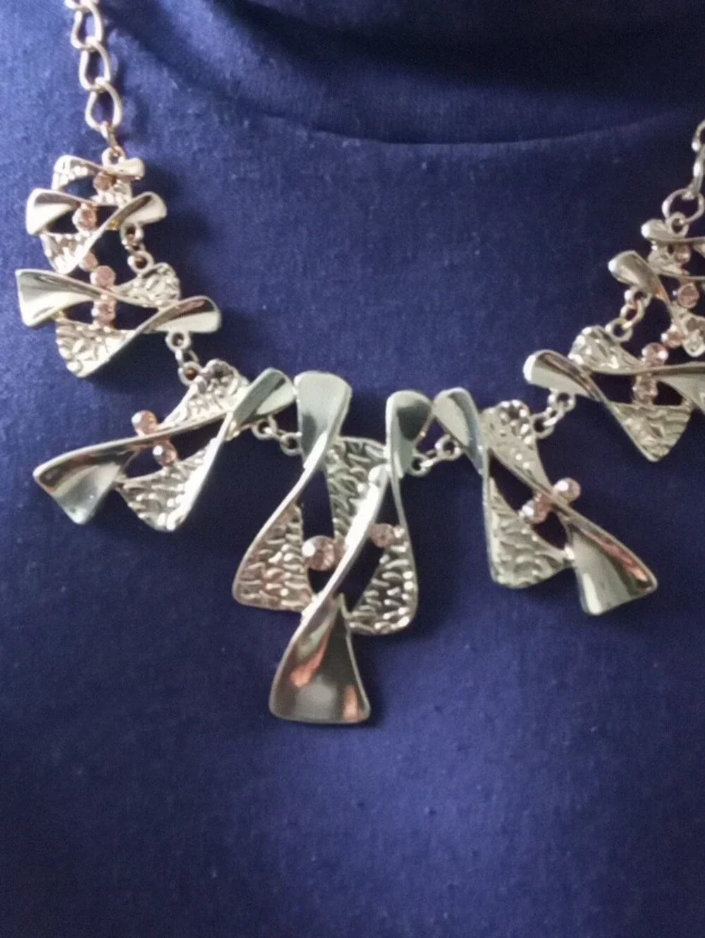 paparazzi Shiny Gold Sculptural Fan Necklace with Earrings